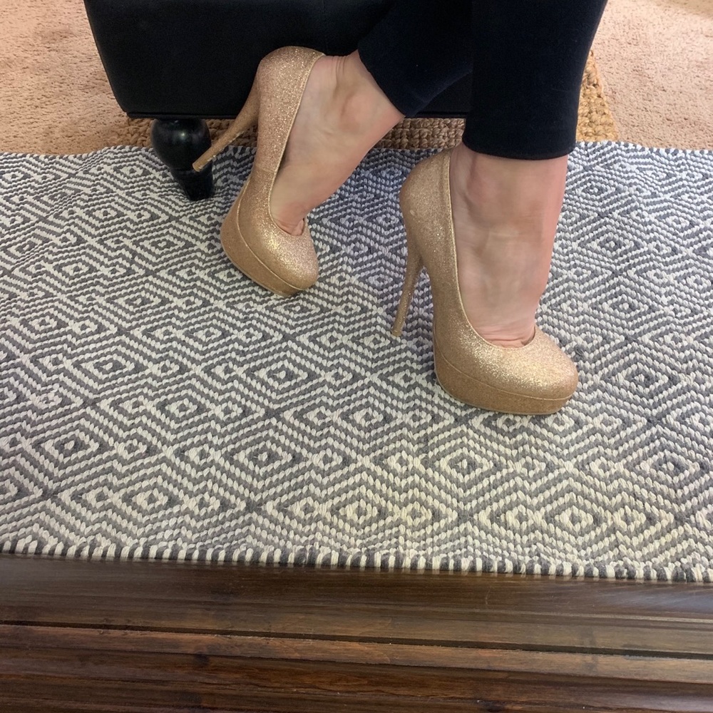 Gold glitter ✨ stilettos